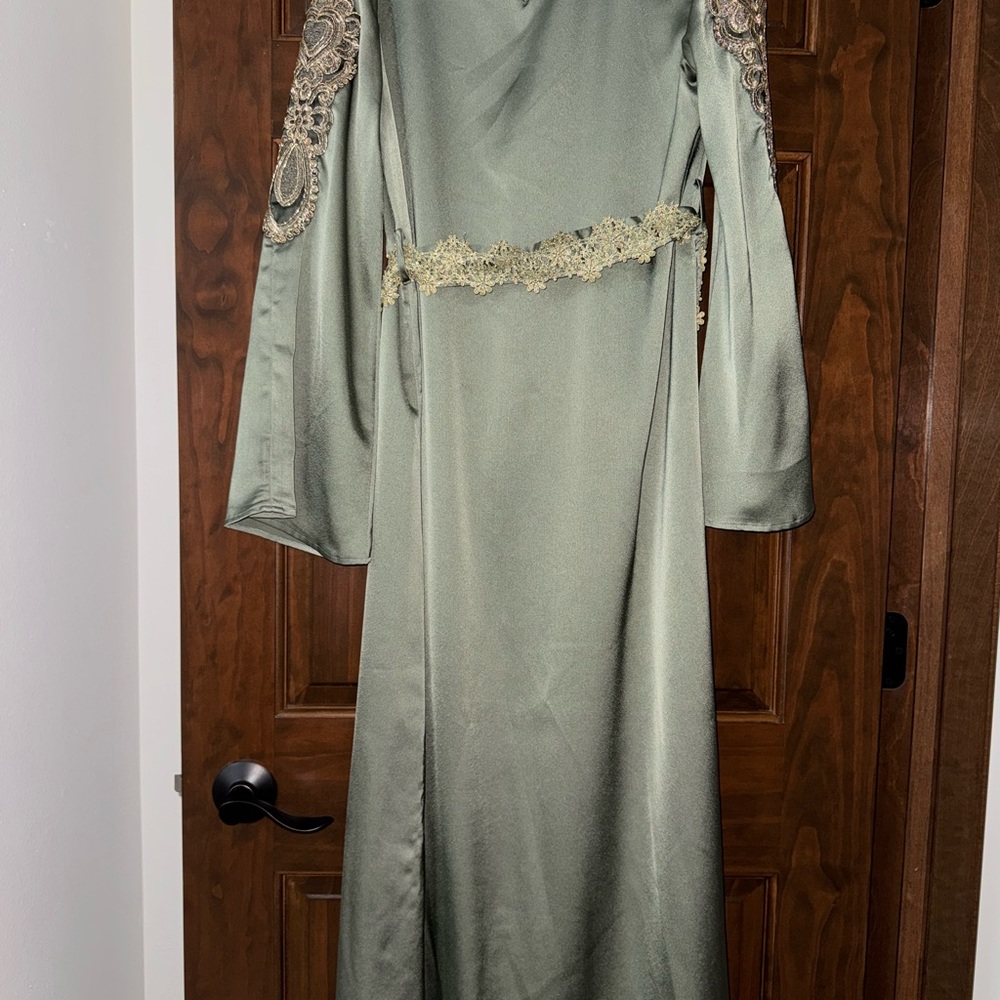 Elegant Green Long Sleeve Dress with Lace Details